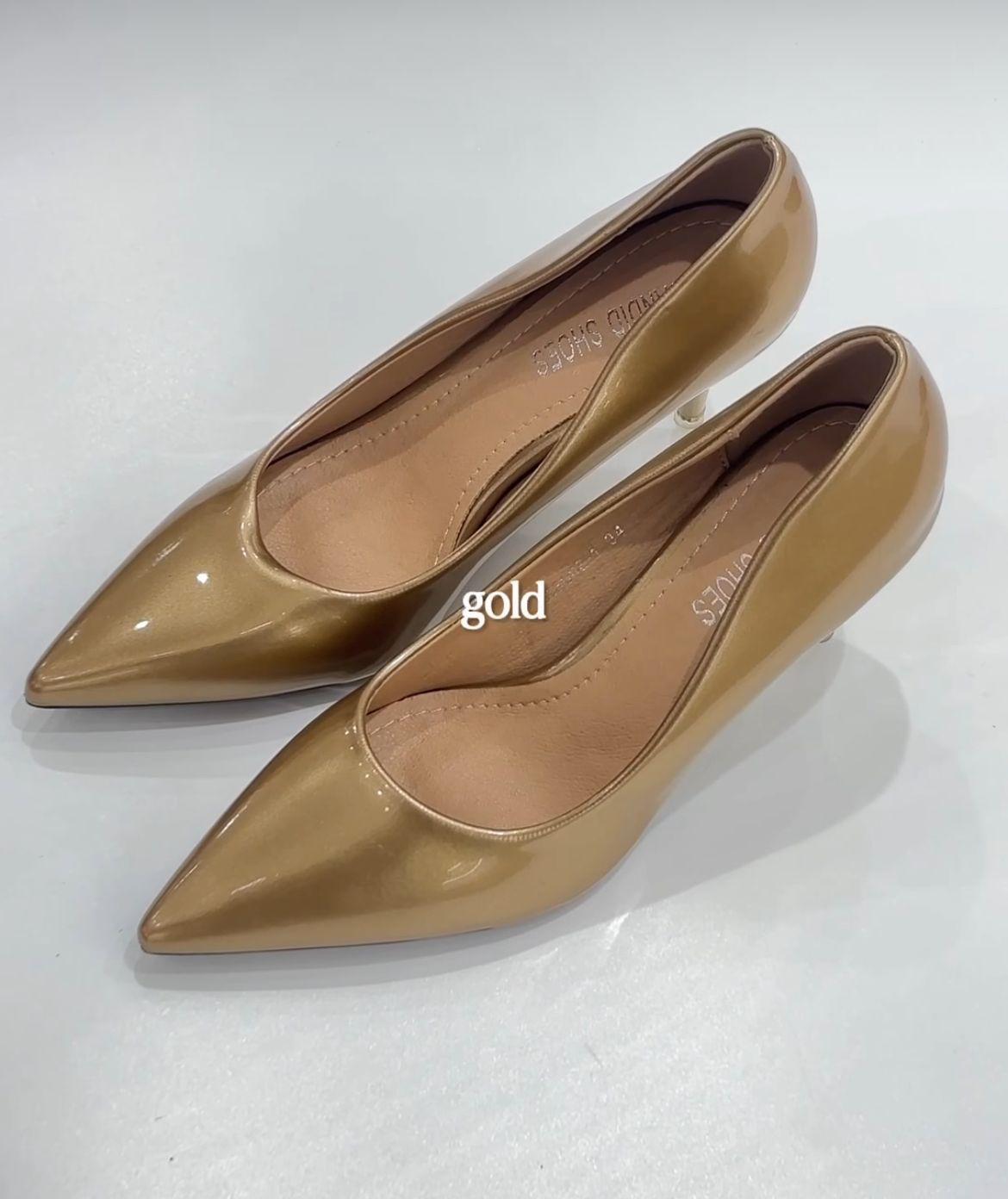 Caramel patent kitten-heel pumps